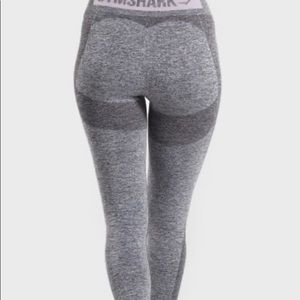 CUTE BOOTY GYMSHARK LEGGINGS!